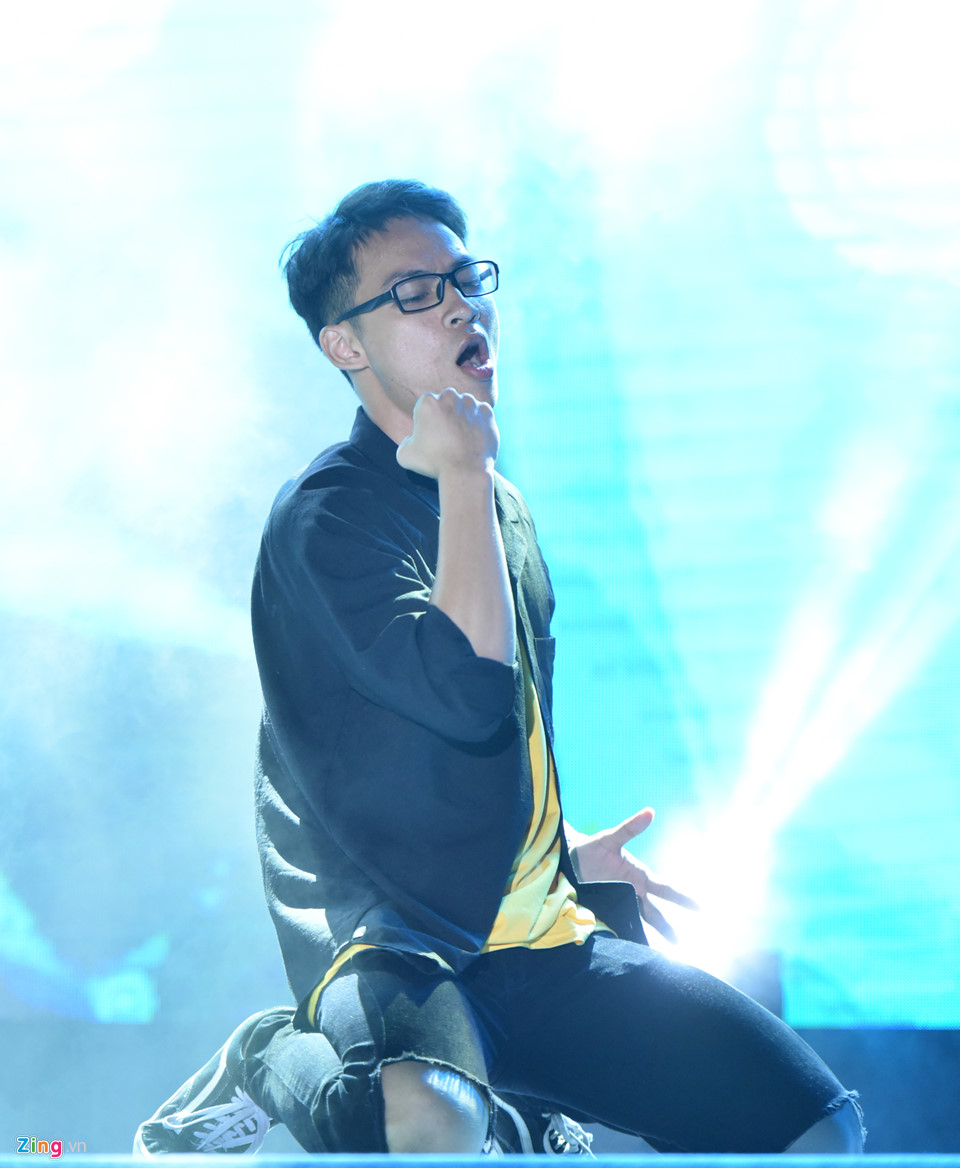 Nữ sinh Ngoại thương gây choáng ngợp với màn vũ đạo bốc lửa